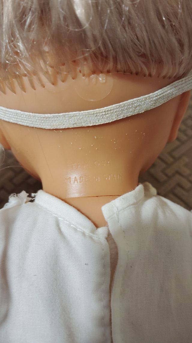 Muñeca Famosa de Comunión.