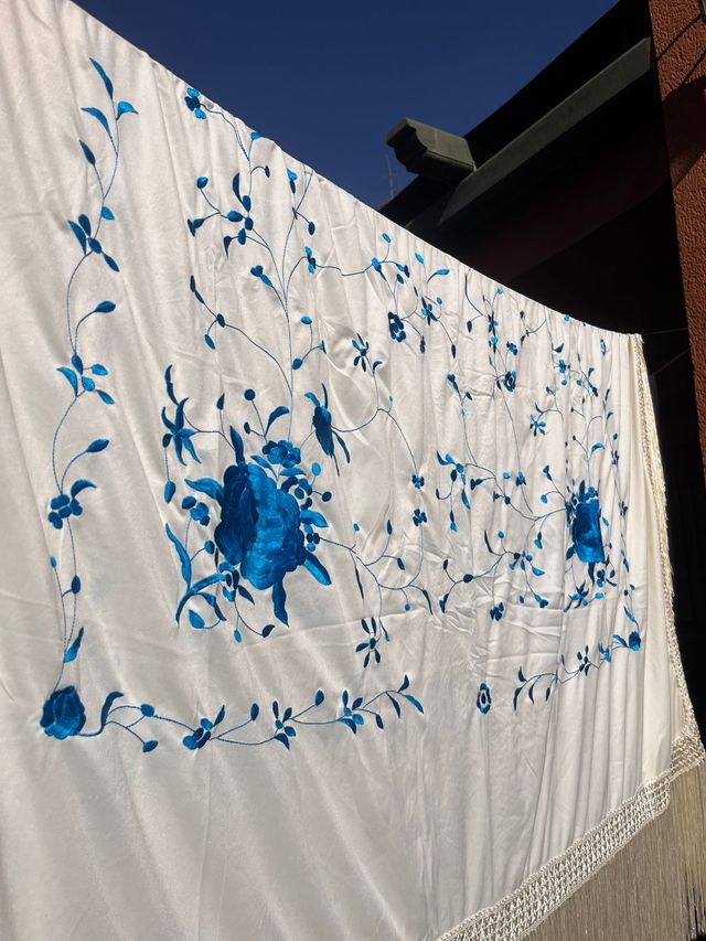 Mantón Manila bordado 150x150