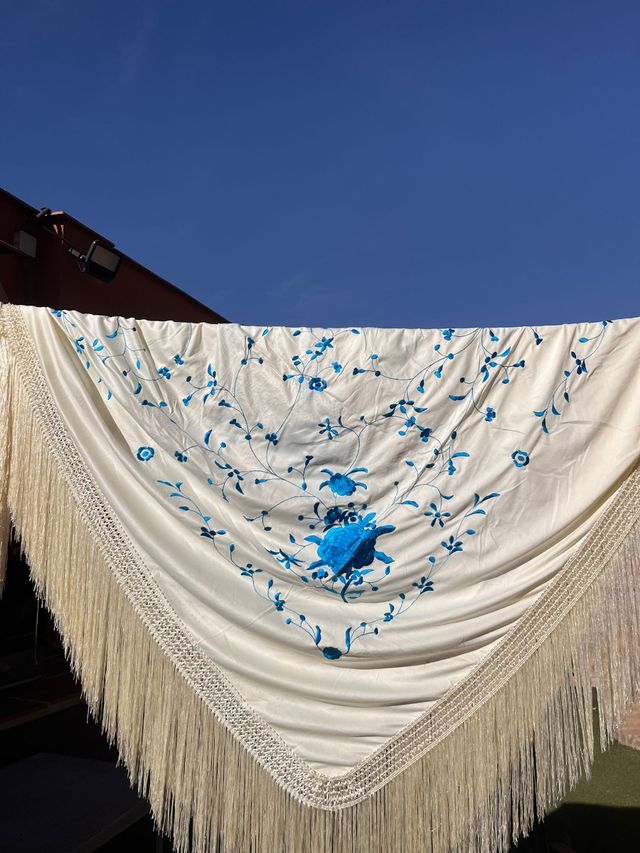 Mantón Manila bordado 150x150