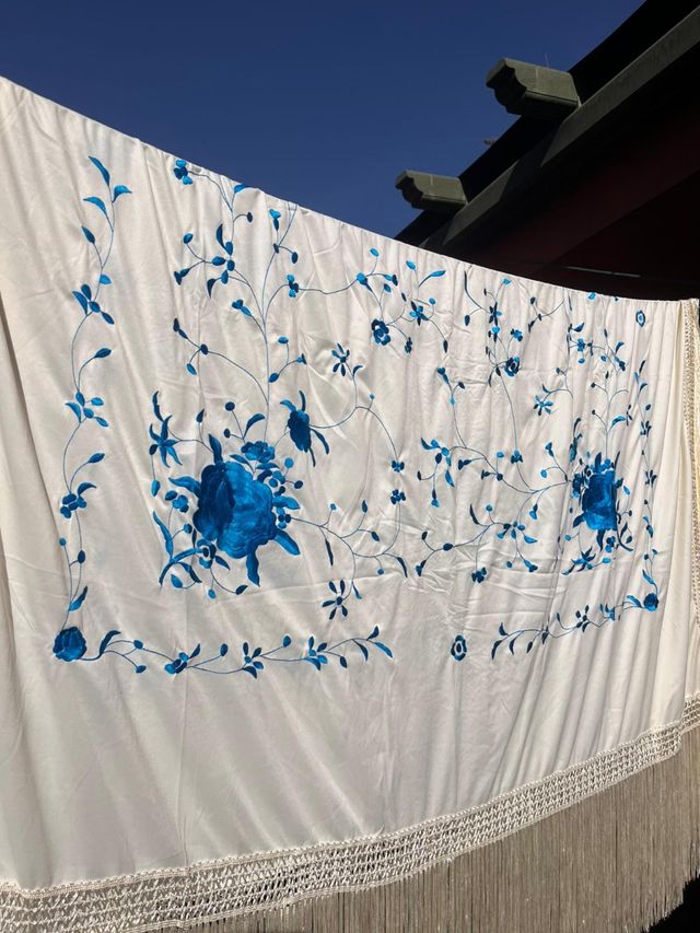 Mantón Manila bordado 150x150