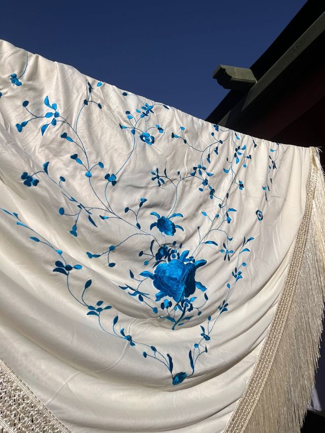 Mantón Manila bordado 150x150