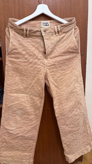 Jeans estilo straight cropped de Bimba y Lola 