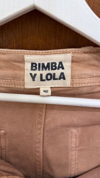 Jeans estilo straight cropped de Bimba y Lola 