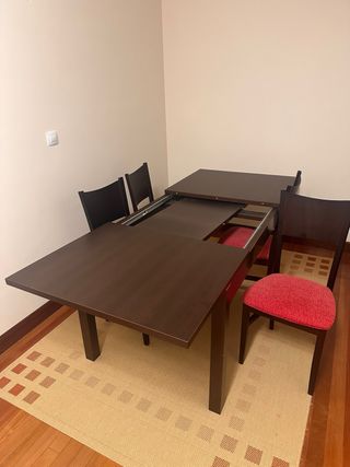 Mesa extensible y 4 sillas comedor/cocina