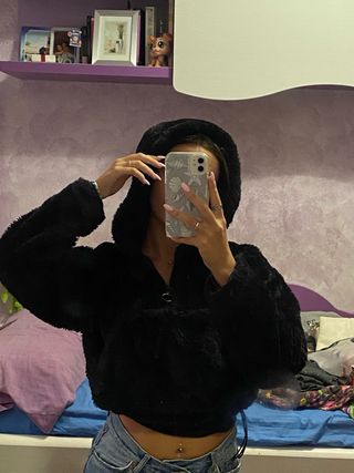 Abrigo pelo crop negro Pull&Bear S