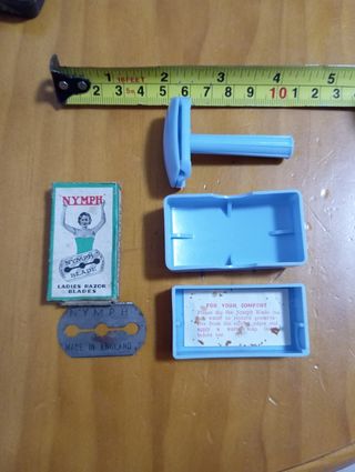 Maquinilla de afeitar Nymph con cuchillas