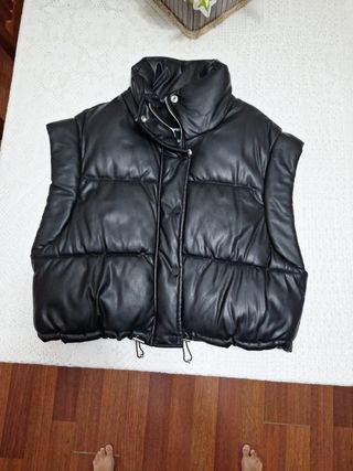 Chaleco acolchado cuero Bershka