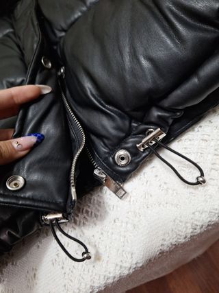 Chaleco acolchado cuero Bershka