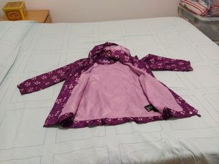 Chubasquero niña morado flores talla 122-128