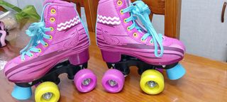 PATINES DE NIÑA CON CASCO Y PROTECTORES
