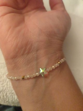 Pulsera de cuentas rosa y dorada