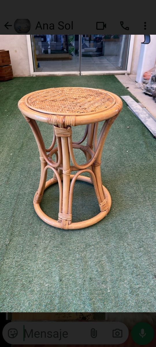 Taburete de mimbre redondo
