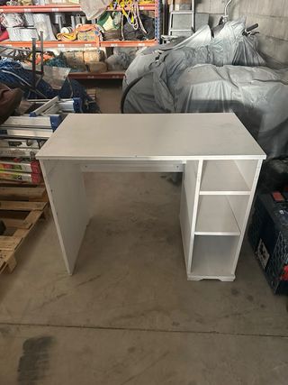 Escritorio, estanteria, cajonera, silla y espejo