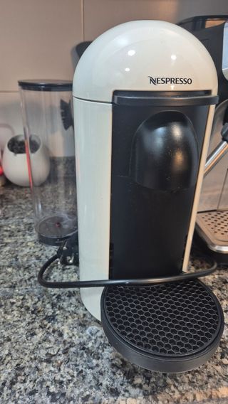 Cafetera Nespresso Vertuo Blanca