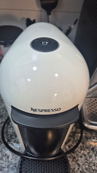 Cafetera Nespresso Vertuo Blanca