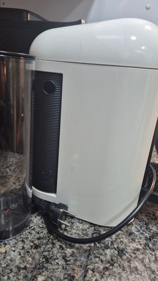 Cafetera Nespresso Vertuo Blanca