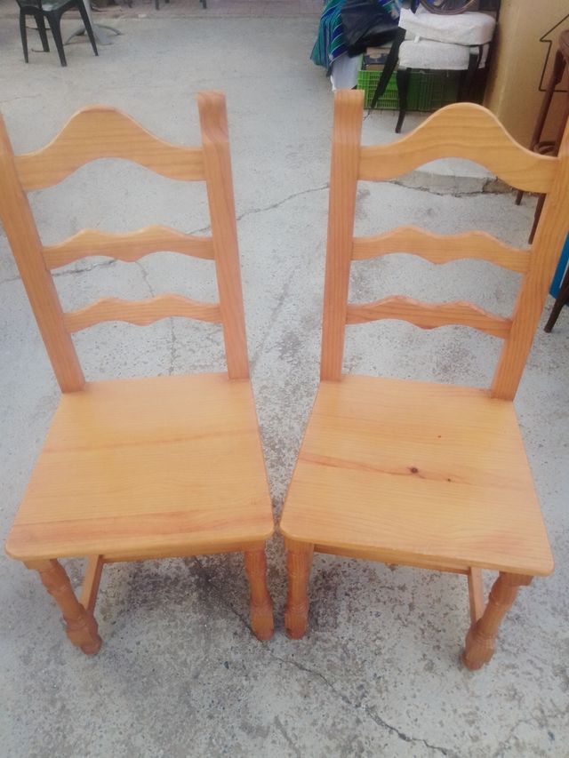 Juego de 2 sillas de madera