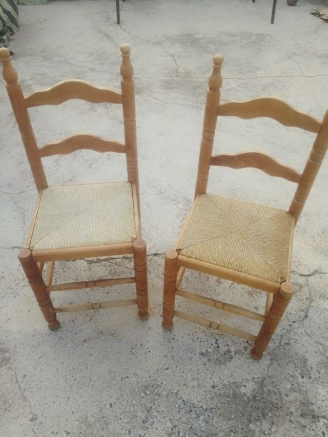 Juego de 2 sillas de madera