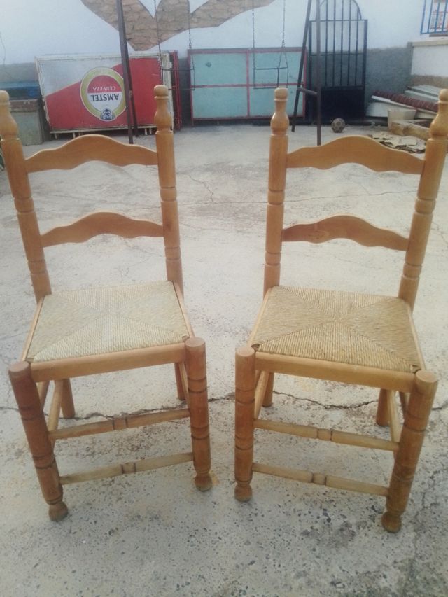 Juego de 2 sillas de madera