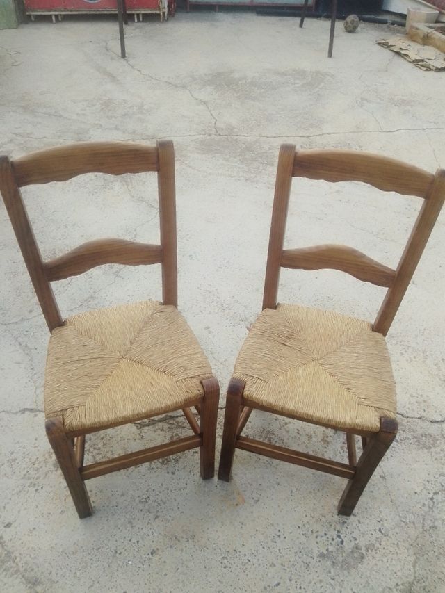 Juego de 2 sillas de madera