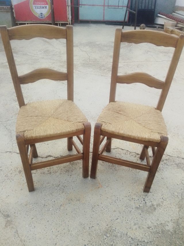 Juego de 2 sillas de madera