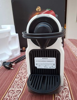 Cafetera Nespresso Inissia Blanca.
NO HAGO ENVIOS