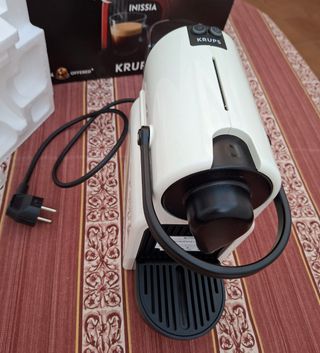 Cafetera Nespresso Inissia Blanca.
NO HAGO ENVIOS