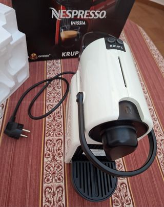 Cafetera Nespresso Inissia Blanca.
NO HAGO ENVIOS