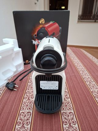 Cafetera Nespresso Inissia Blanca.
NO HAGO ENVIOS