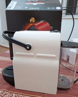 Cafetera Nespresso Inissia Blanca.
NO HAGO ENVIOS