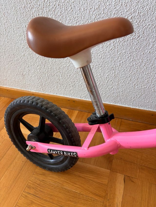 Bicicleta de equilibrio rosa Sawyer