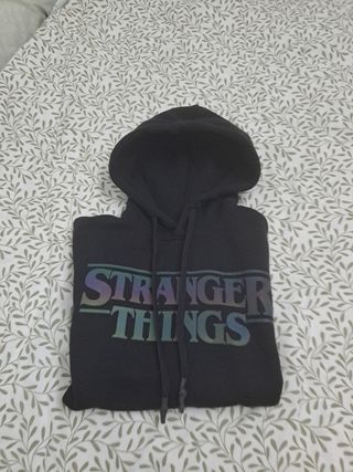 Sudadera Stranger Things Friends Don't Lie