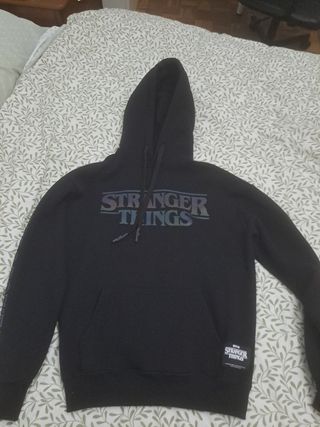 Sudadera Stranger Things Friends Don't Lie