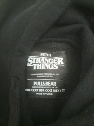 Sudadera Stranger Things Friends Don't Lie