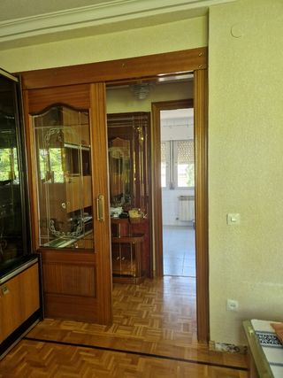 Puerta corredera madera maciza antigua