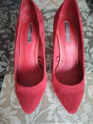Salones Zara rojos efecto ante