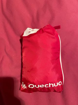 Chubasquero fucsia con cremallera
