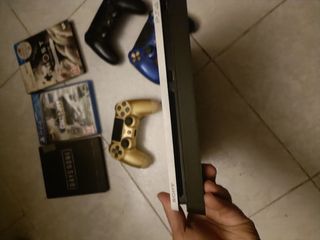 PS4 (PlayStation 4) + 3 Mandos + 2 Juegos