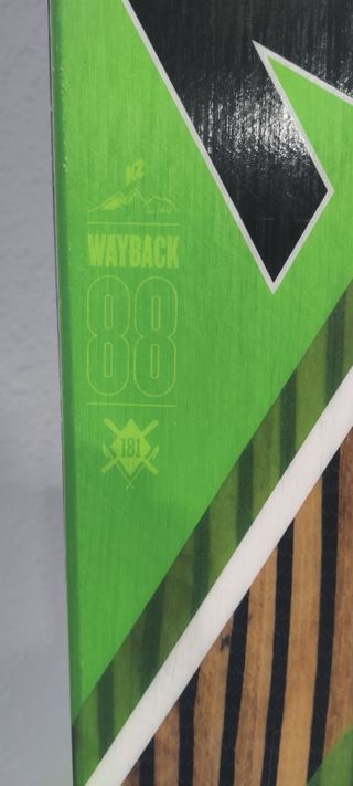 Tablas de esquí K2 con pieles y cuchillas
