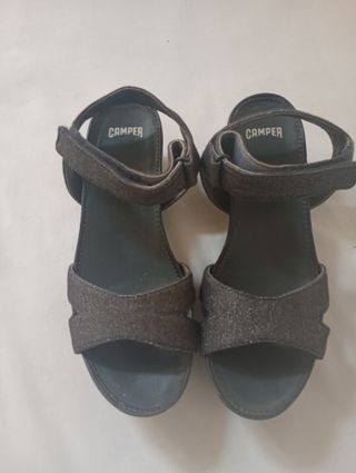 Sandalias Camper Brillantes Negro/Plata