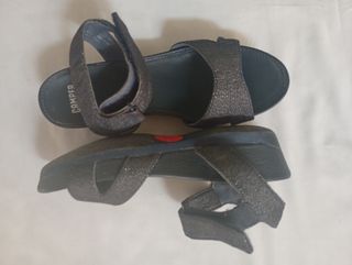 Sandalias Camper Brillantes Negro/Plata
