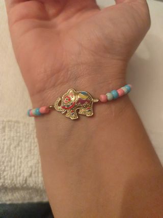 Pulsera con elefante y cuentas