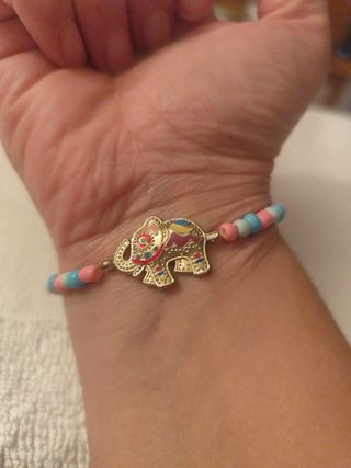 Pulsera con elefante y cuentas