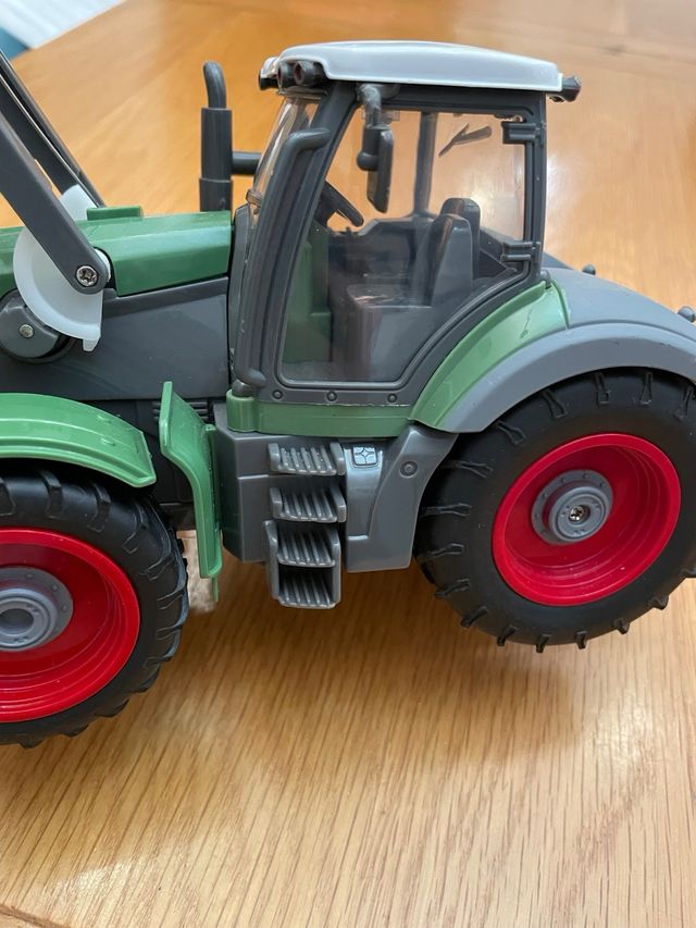 Tractor Siku con pala frontal