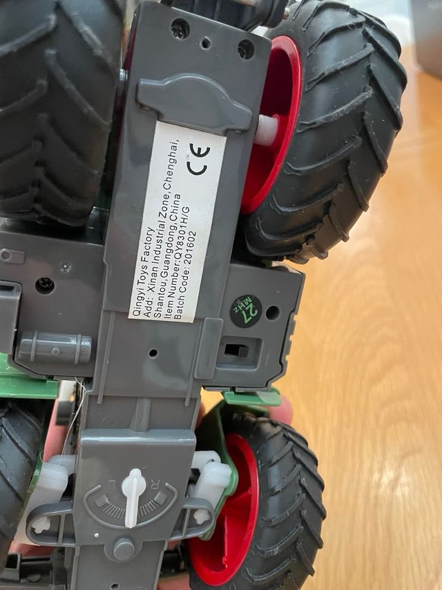 Tractor Siku con pala frontal