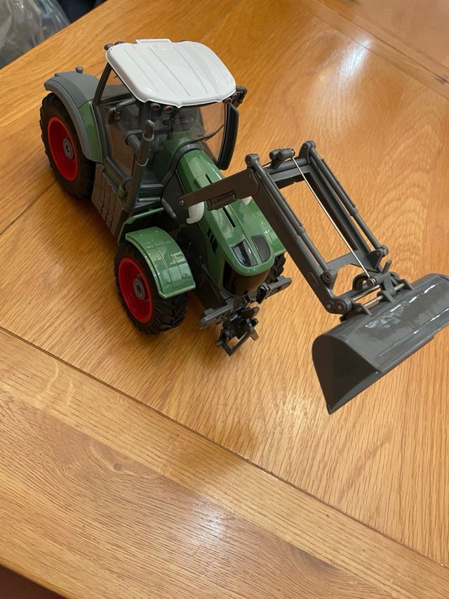 Tractor Siku con pala frontal