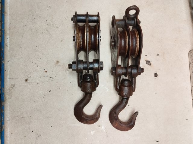 2 Poleas metálicas con gancho