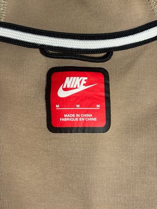 Chaqueta Nike Tech Beige