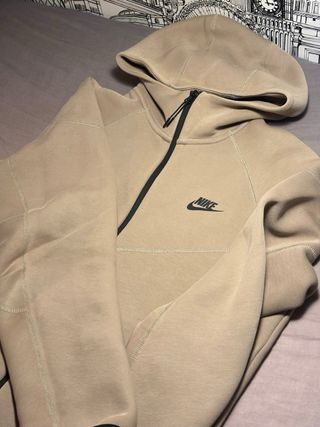 Chaqueta Nike Tech Beige