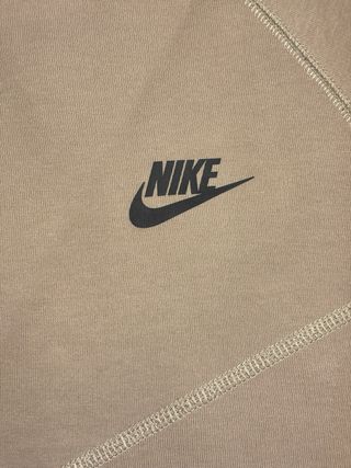 Chaqueta Nike Tech Beige